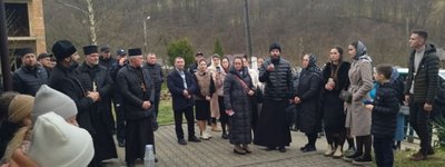 На Буковині після заборони священиком УПЦ МП у храмі відспівати воїна, громада перейшла до ПЦУ
