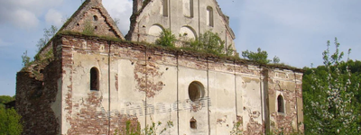 На Тернопільщині ПЦУ відновлюватиме руїни костелу та палацу ХVІІ-ХІХ століть