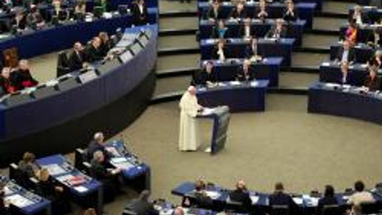 Папа Франциск сьогодні у Європарламенті говорив про відповідальність євродепутатів за  «демократію народів Європи» - фото 1
