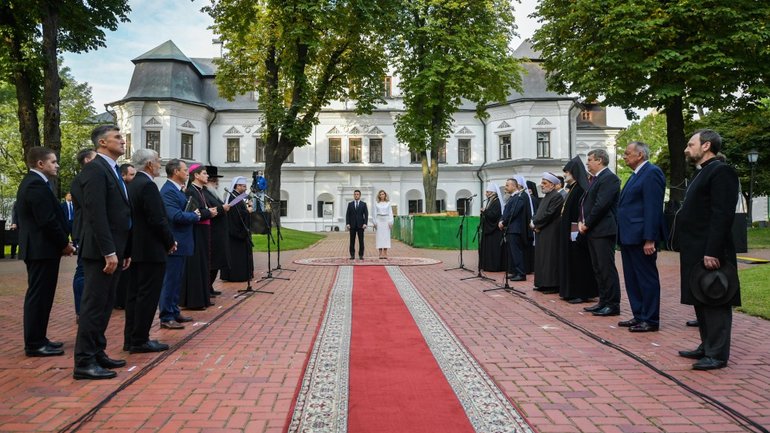 On Independence Day, the President took part in a prayer service for peace in Ukraine - фото 1