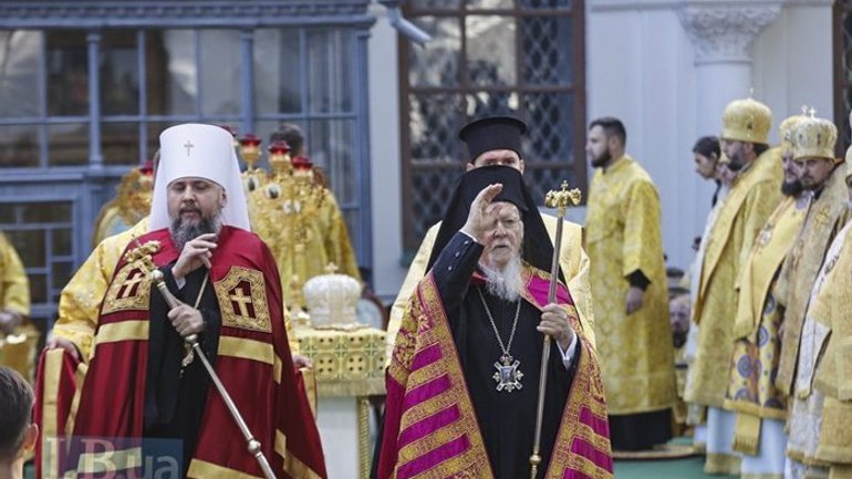 Патріарх Варфоломій відвідав наймолодшу Церкву та найбільшу у світі православну країну, - релігієзнавець - фото 1