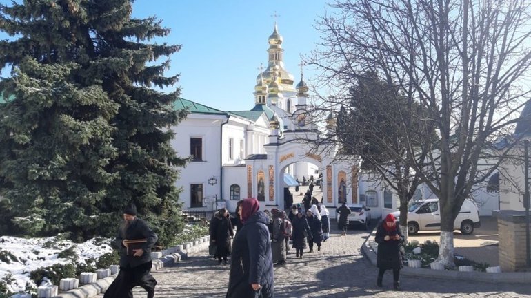 Violation of the rights of journalists near the Lavra: The police institutes a case - фото 1