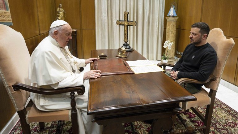 Президент Володимир Зеленський зустрівся з Папою Римським Франциском і запросив його в Україну - фото 1