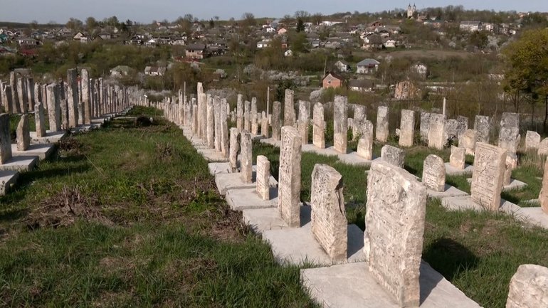 Сатанівський єврейський цвинтар на Хмельниччині, квітень 2024. - фото 1