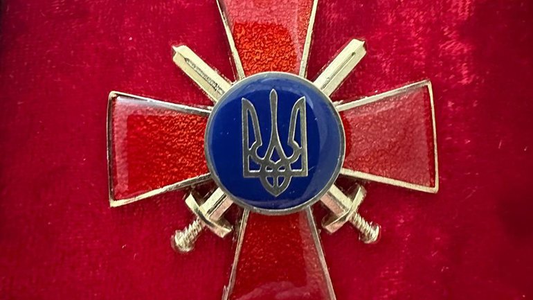 Командувач Сухопутних військ ЗСУ нагородив Главу УГКЦ «Хрестом Сухопутних військ» - фото 1