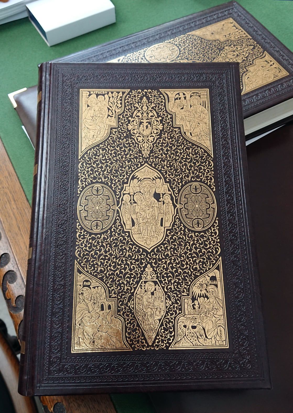 Побачило світ факсиміле київського примірника Мазепинського Євангелія - фото 72578
