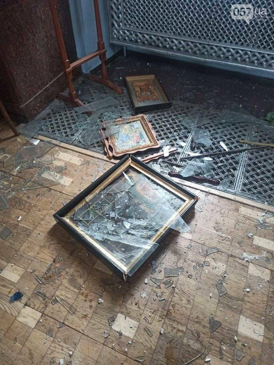 Агресор атакував храм у Харкові: снаряд влучив по Успенському собору, в якому були люди - фото 88336