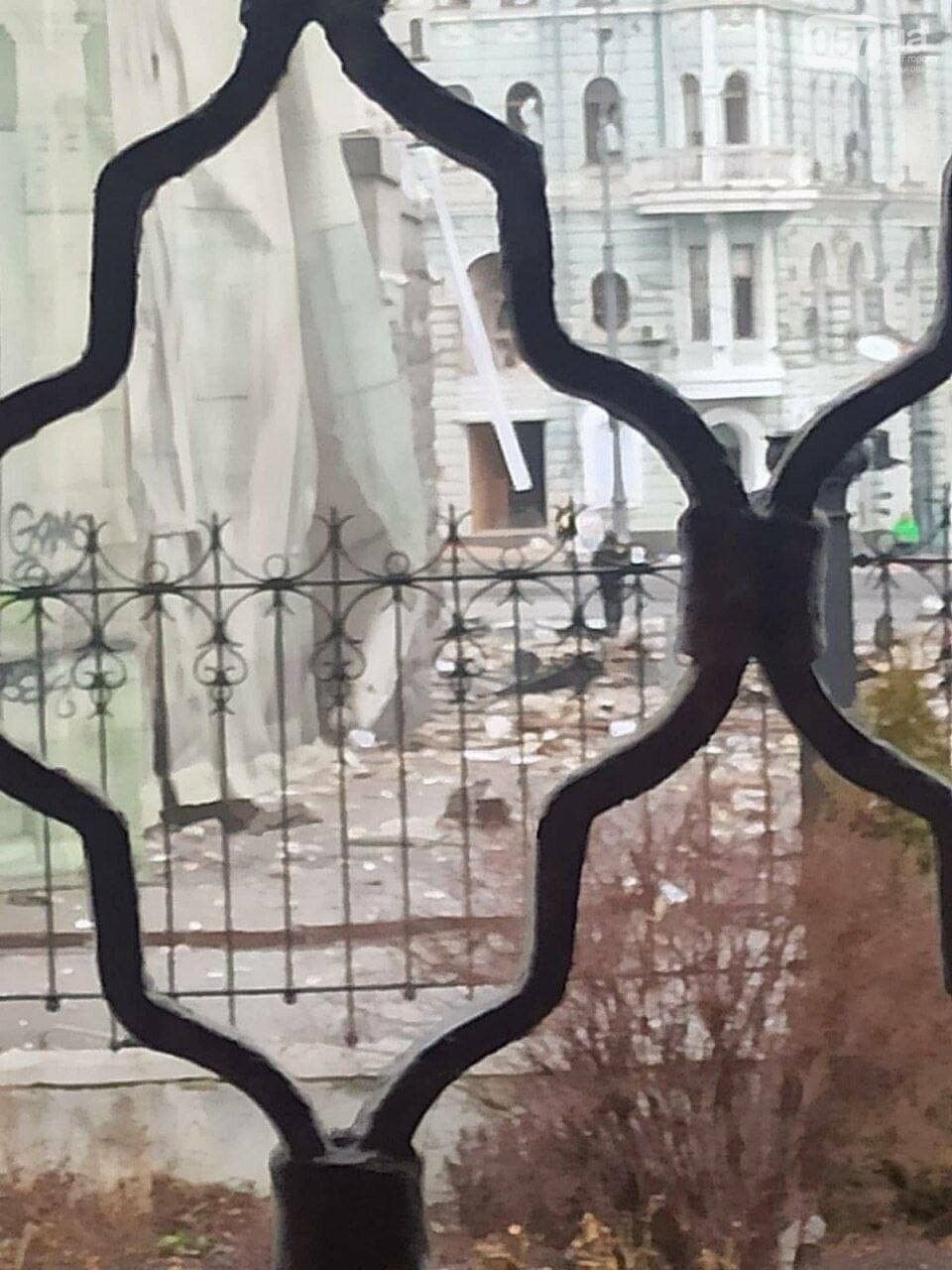 Агресор атакував храм у Харкові: снаряд влучив по Успенському собору, в якому були люди - фото 88337
