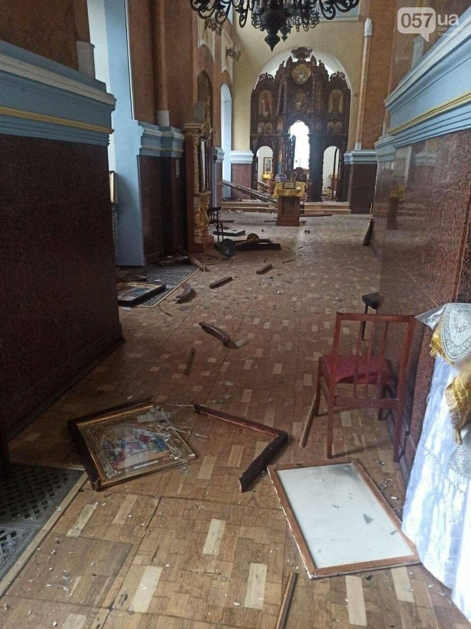 Агресор атакував храм у Харкові: снаряд влучив по Успенському собору, в якому були люди - фото 88338