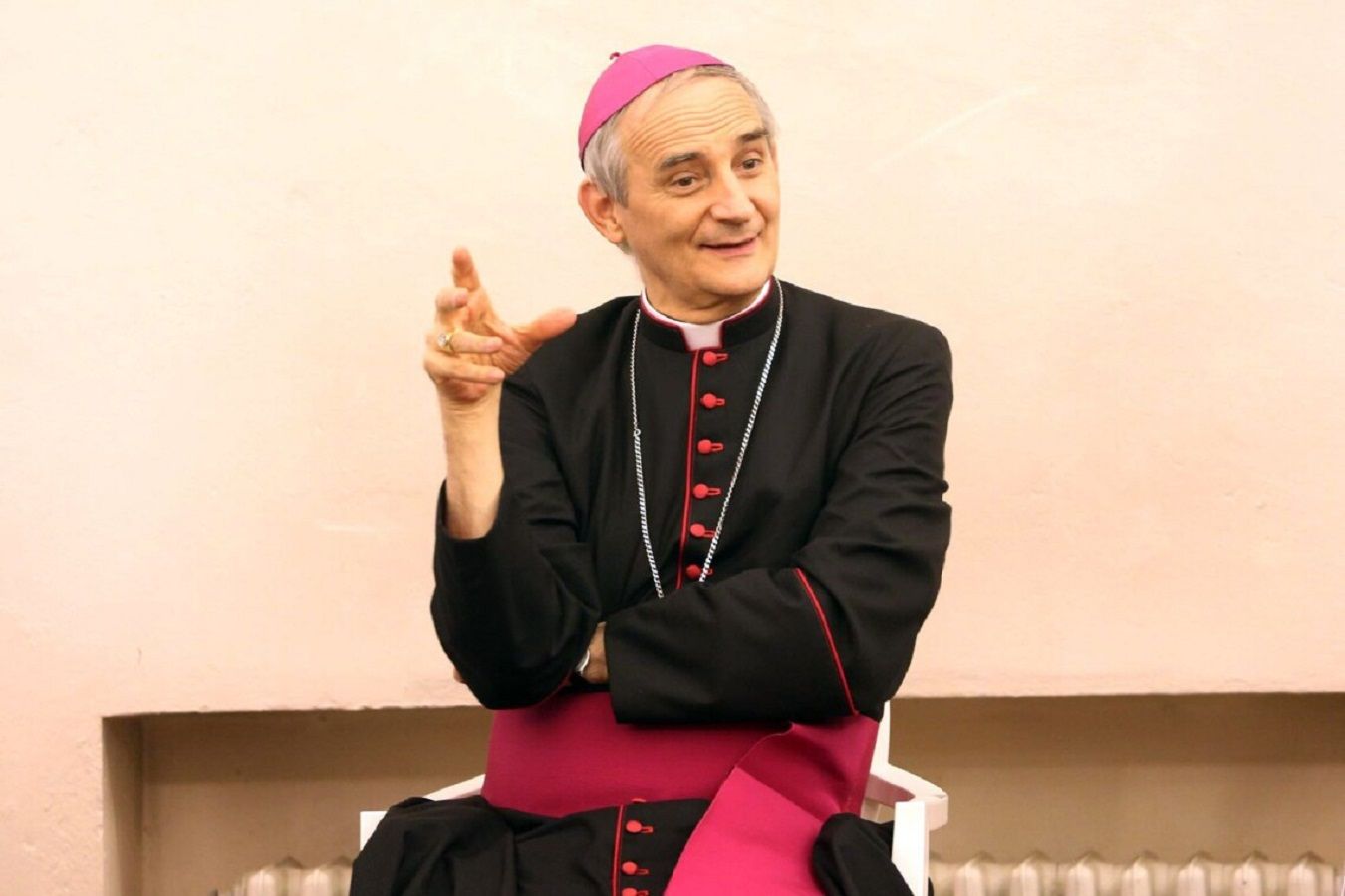 Кардинал Маттео Дзуппі відповідає за гуманітарну дипломатію при Святому Престолі. - фото 131969
