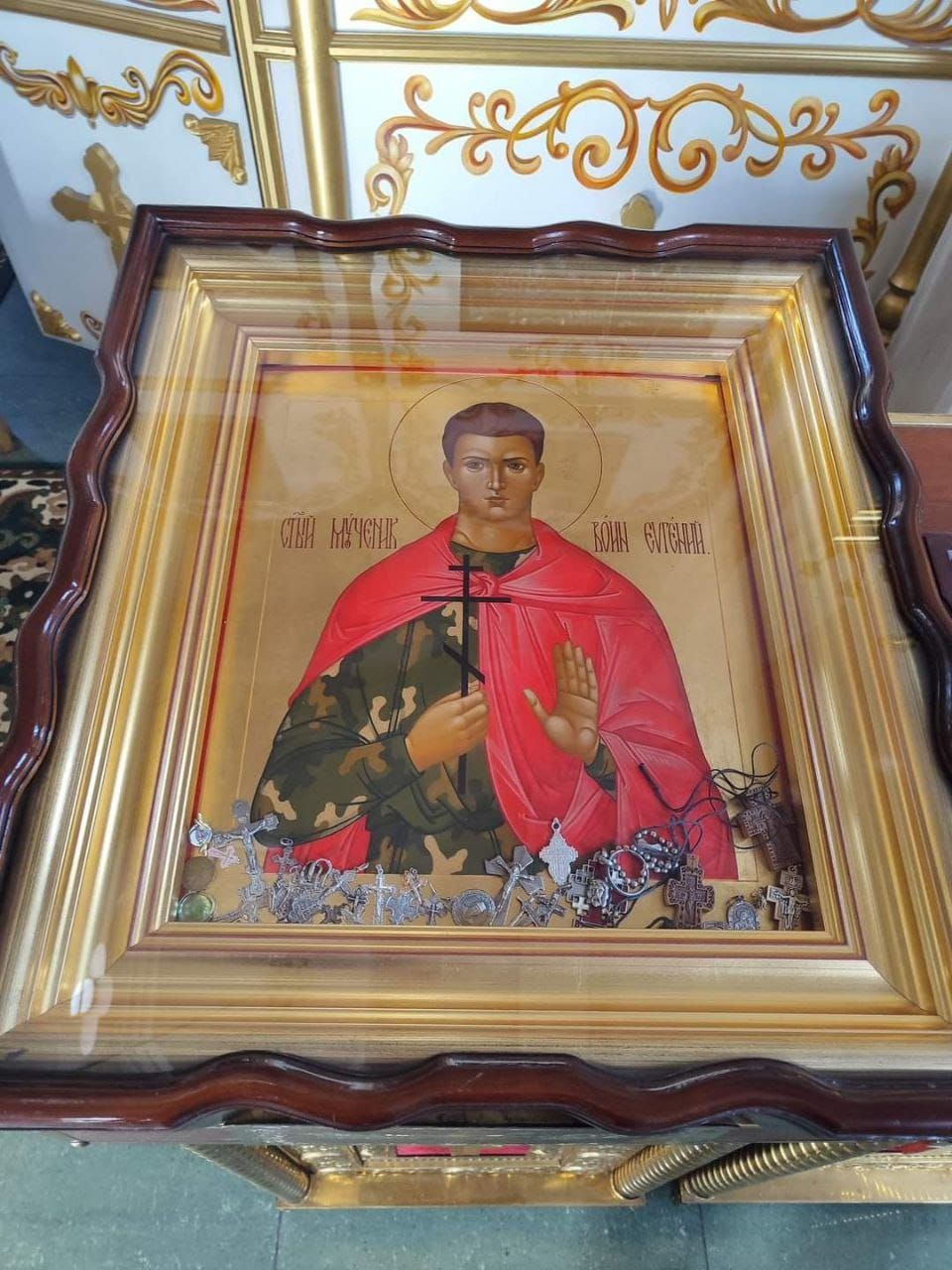 У харківському храмі УПЦ МП помітили ікону 'святого' солдата РФ та Ніколая ІІ - фото 132007