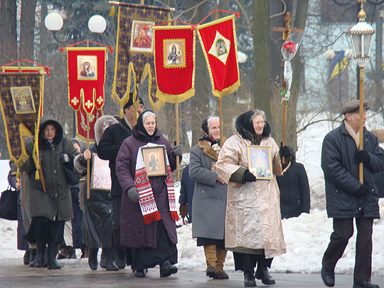 Православні ходи між лаврою і парламентом вже буденність