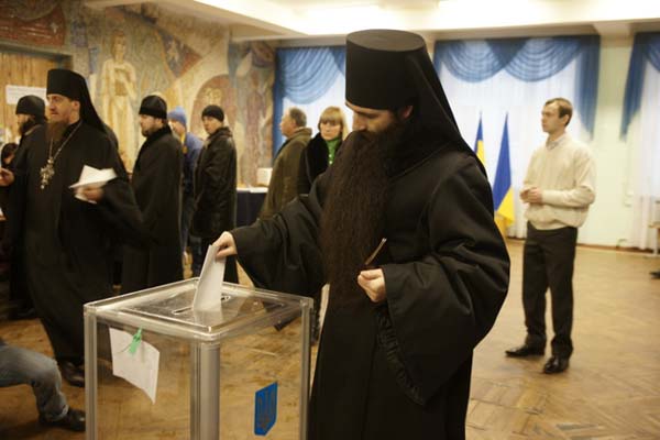 Лаврські монахи голосують