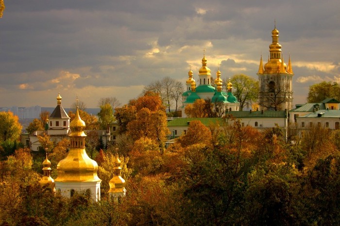 lavra_vnytr.jpg