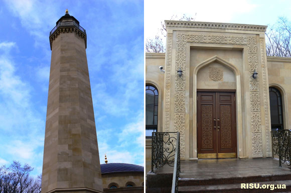Минарет и парадный вход в мечеть