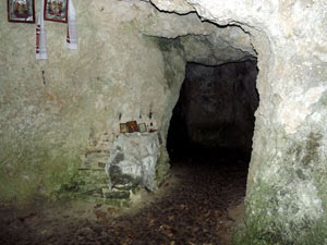 Печерна церква