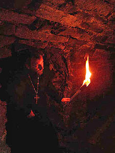 о. Володимир у підземеллі монастиря