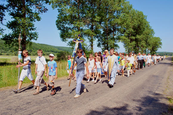 Сотні паломників із Золочівщини, Зборівщини та Бережанщини прийшли у Краснопущу пішки