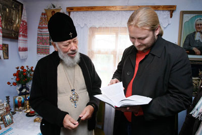  С предстоятелем УПЦ Блаженнейшим митрополитом Владимиром в его родном доме в селе Марковцы