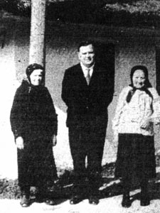 Іван Прашко і його тітка Текля (зліва) — мати Дмитра Клячківського. Збараж 1967 р.
