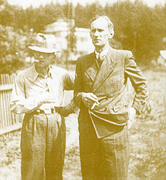 Син струсівського дяка актор Йосип Гірняк і Володимир Блавацький влітку 1943 року в Моршині (фото http://zbruc.eu/)