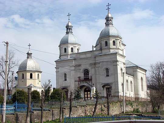 Парафіяльна церква св. Миколая у центрі Струсова