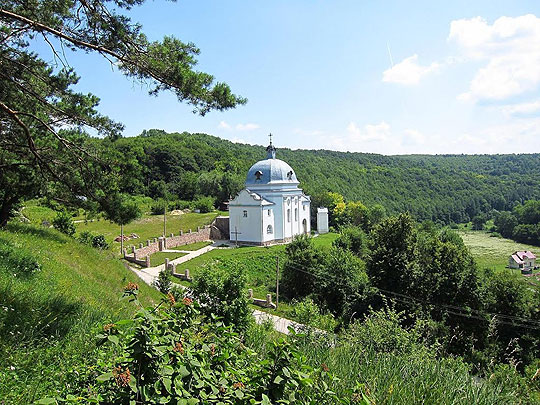 Оновлений монастир (фото panoramio.com)