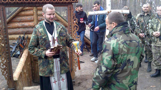 єромонах Орест (Сало) зі своїми бійцями