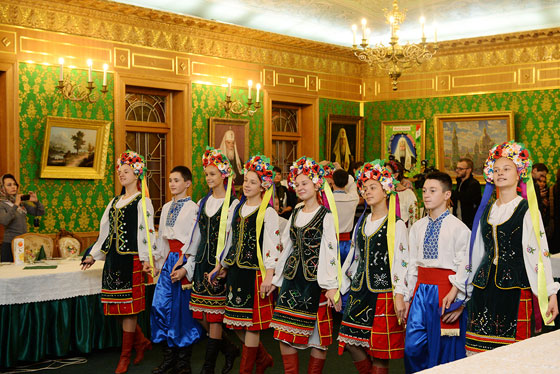 Українські діти перед Патріархом Кирилом