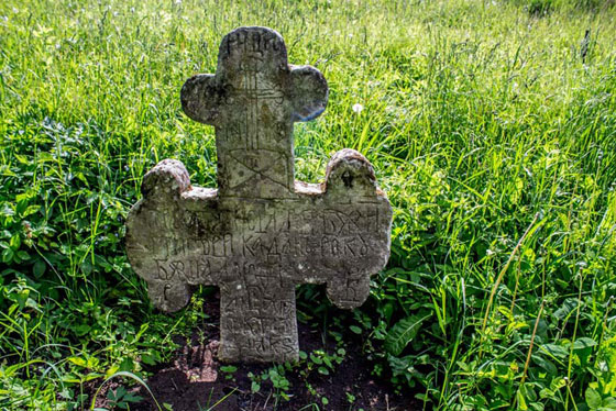 Хрест на могилі Григора Кадона, “полковника”