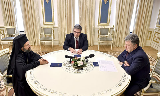 Під час зустрічі з Петром Порошенком. Світлина зі сайту Президента України