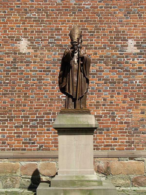 Пам'ятник св. Івана Павлу ІІ