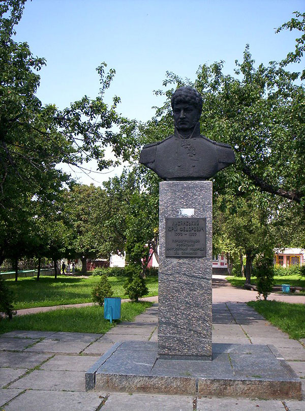 Пам’ятник Ю. Лисянському