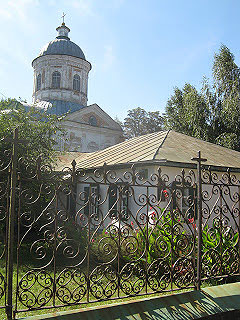 Церква І. Богослова з будинком священника