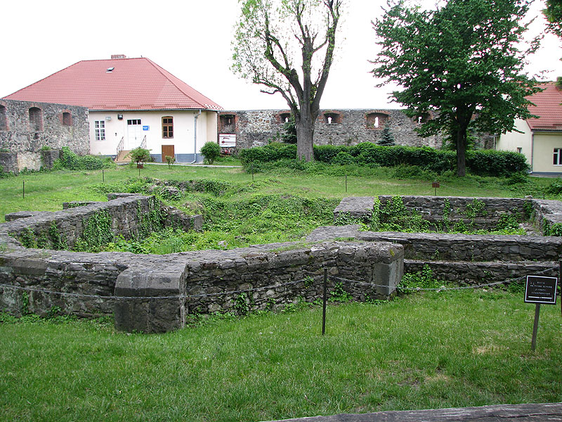 Фундаменти замкової церкви