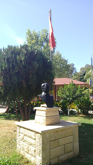 Пам'ятники Кемалю Ататюрку