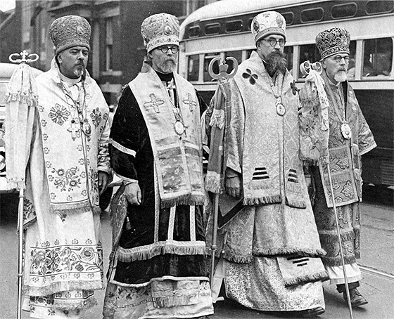 Архиєпископ Мстислав, архиєпископ Михаїл, єпископ Генадій, єпископ Володимир. Торонто, 1951 р.