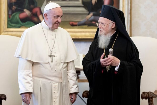 Критики, головним чином в Росії, часто звинувачують патріарха Варфоломія в єресі папізма 