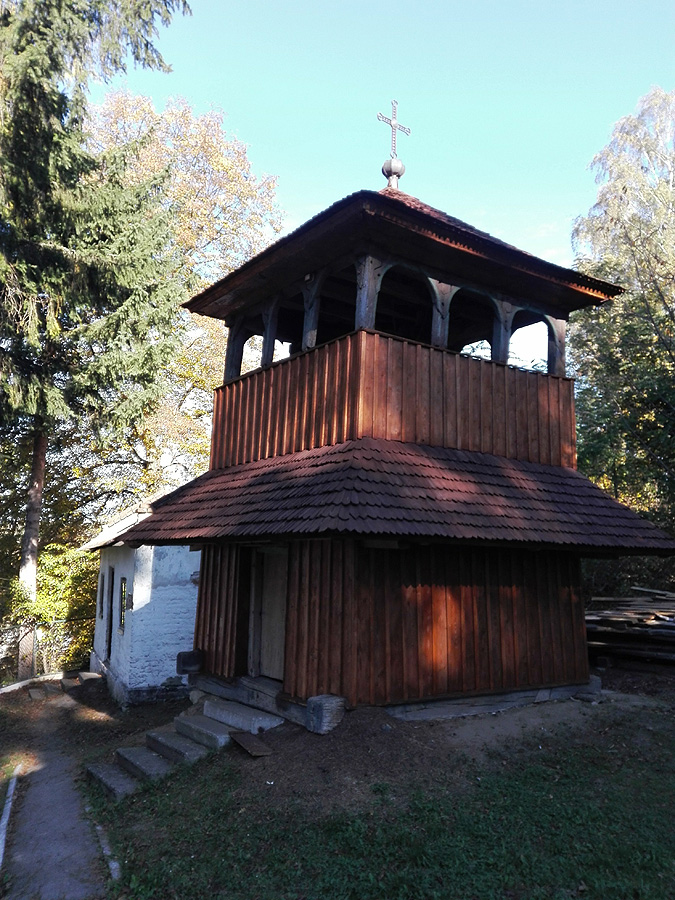 Дзвіниця церкви в Черепині.