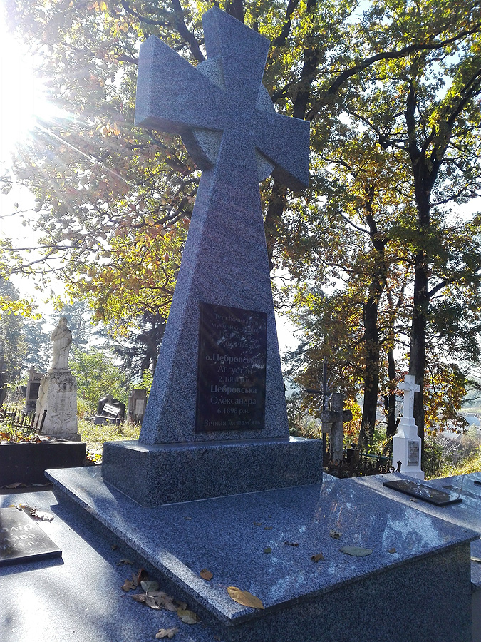 Світлини з меморіалу мучеників у Черепині на місцевому цвинтарі.