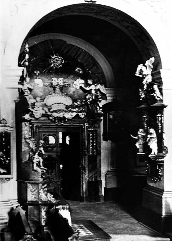 Вид на вхід каплицю Бенедикта. Фото пер. пол. ХХ ст.