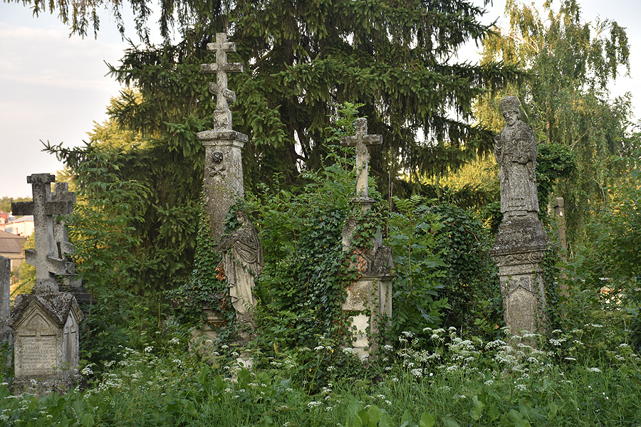 Цвинтар біля церкви Святого Духа