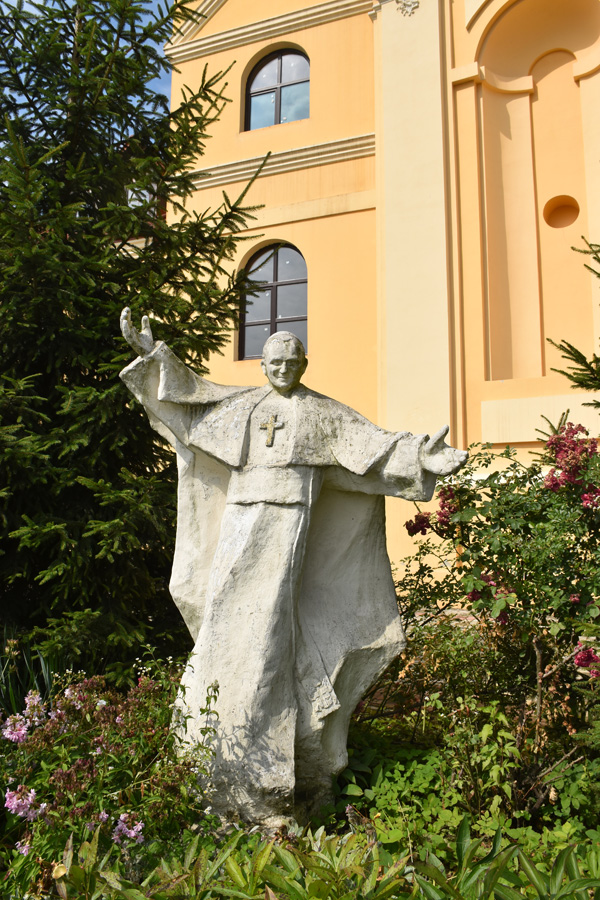 Пам'ятник Папі