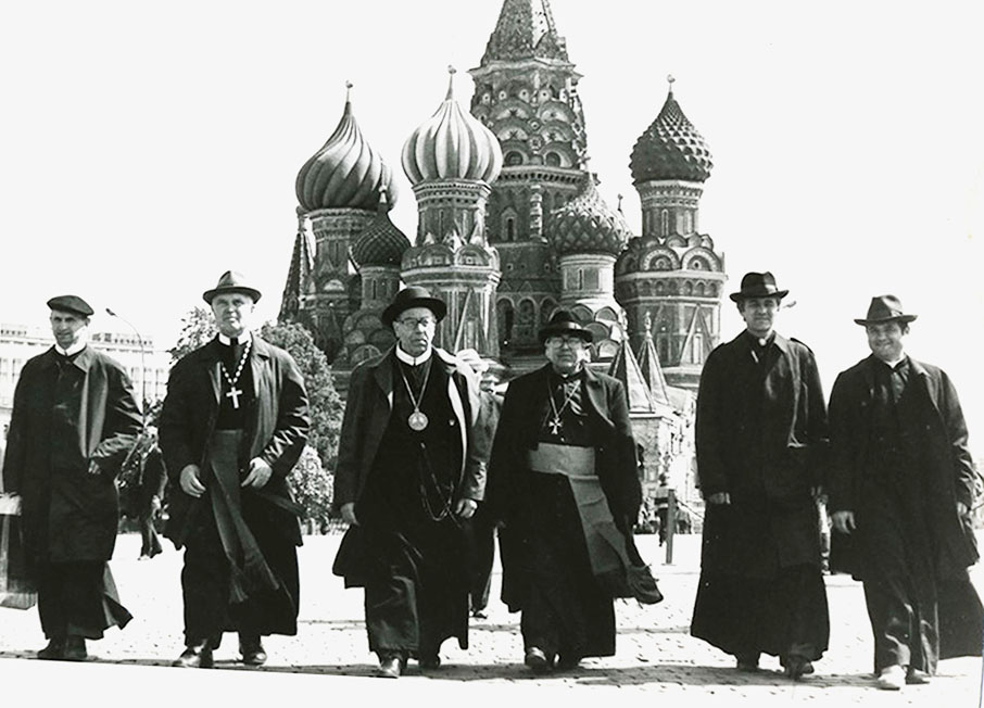 Владики і священики УГКЦ на Красній площі у травні 1989 року