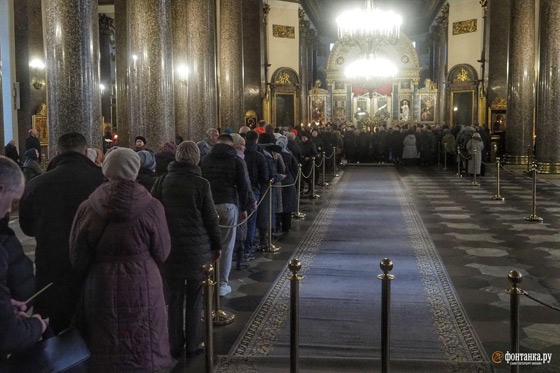 Вклоніння мощам у Петербурзі Вклоніння мощам у Петербурзі