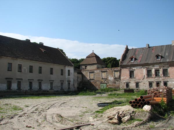 Подвір'я Жовківського замку