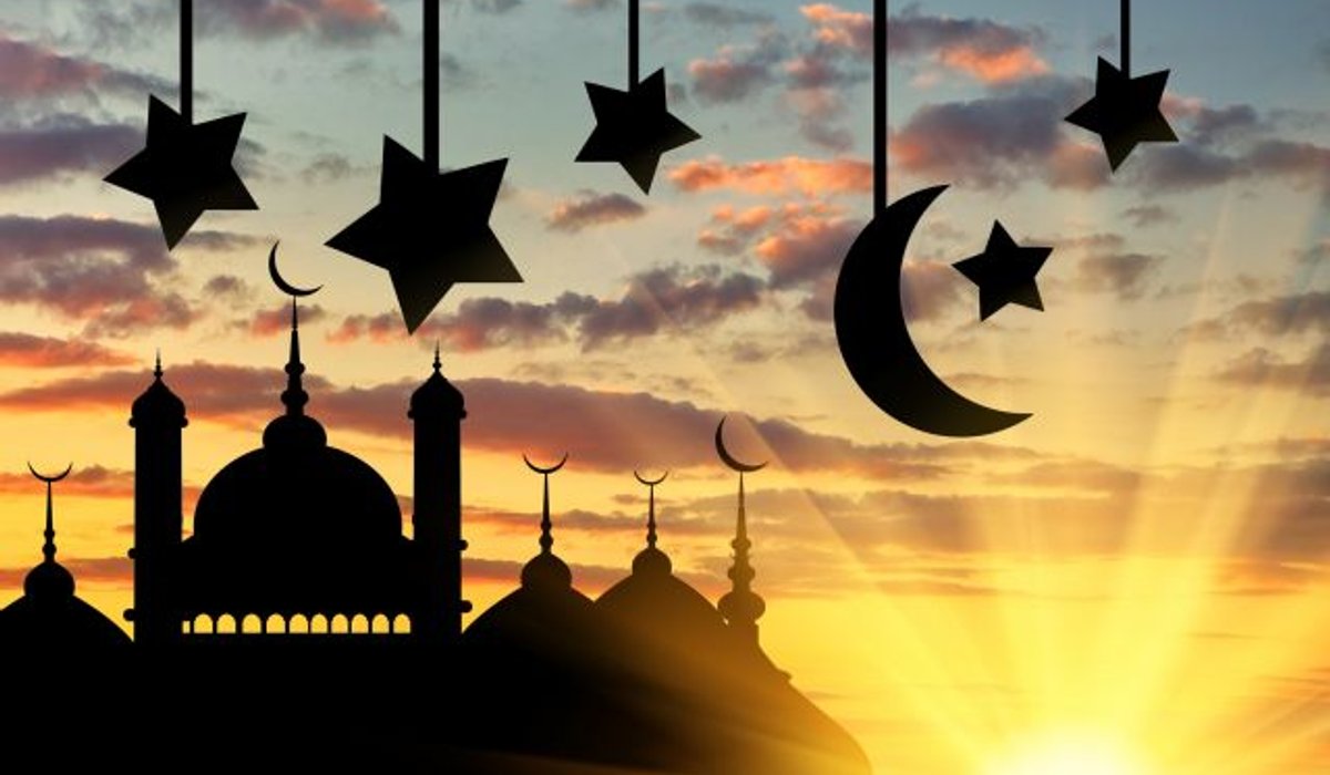 Мусульмане завершили священный месяц поста и празднуют Рамадан-Байрам - РИСУ