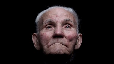 99 літній Юрій Долгош вдома, в селі Холмець, Закарпаття. 2021 рік