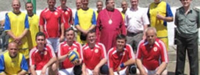 Впервые священники и заключенные на Прикарпатье сыграли волейбольный матч