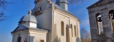 Золочівська церква св. Миколая під променями осіннього сонця